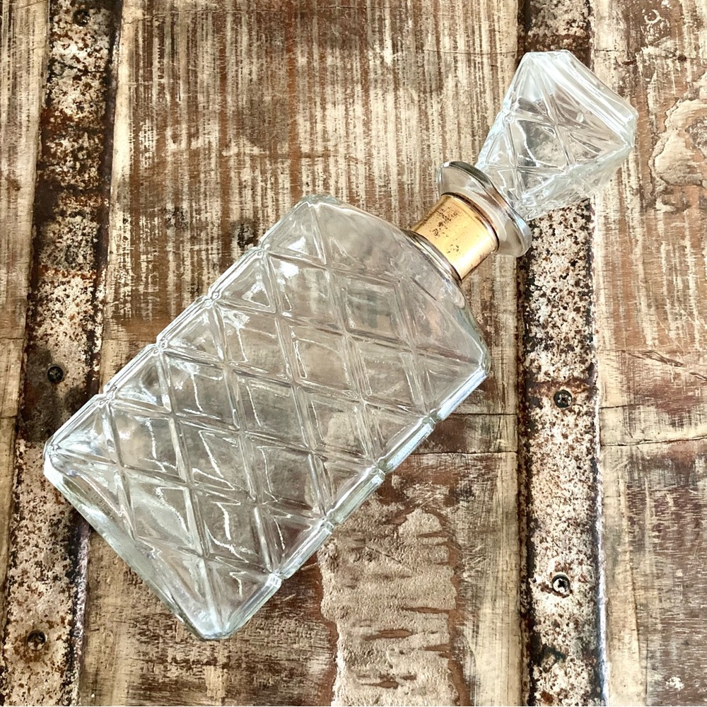 Mid-Century Glass Decanter with Diamond Pattern - Picture 12 of 14